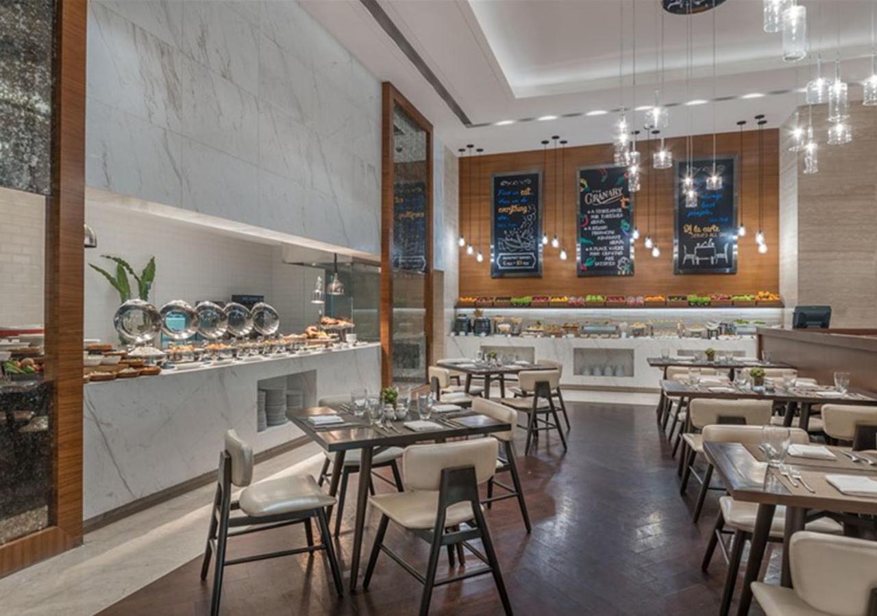 里士满伊洛伊洛酒店 外观 照片