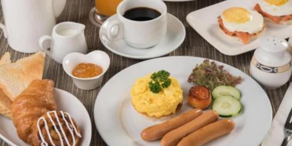 里士满伊洛伊洛酒店 外观 照片