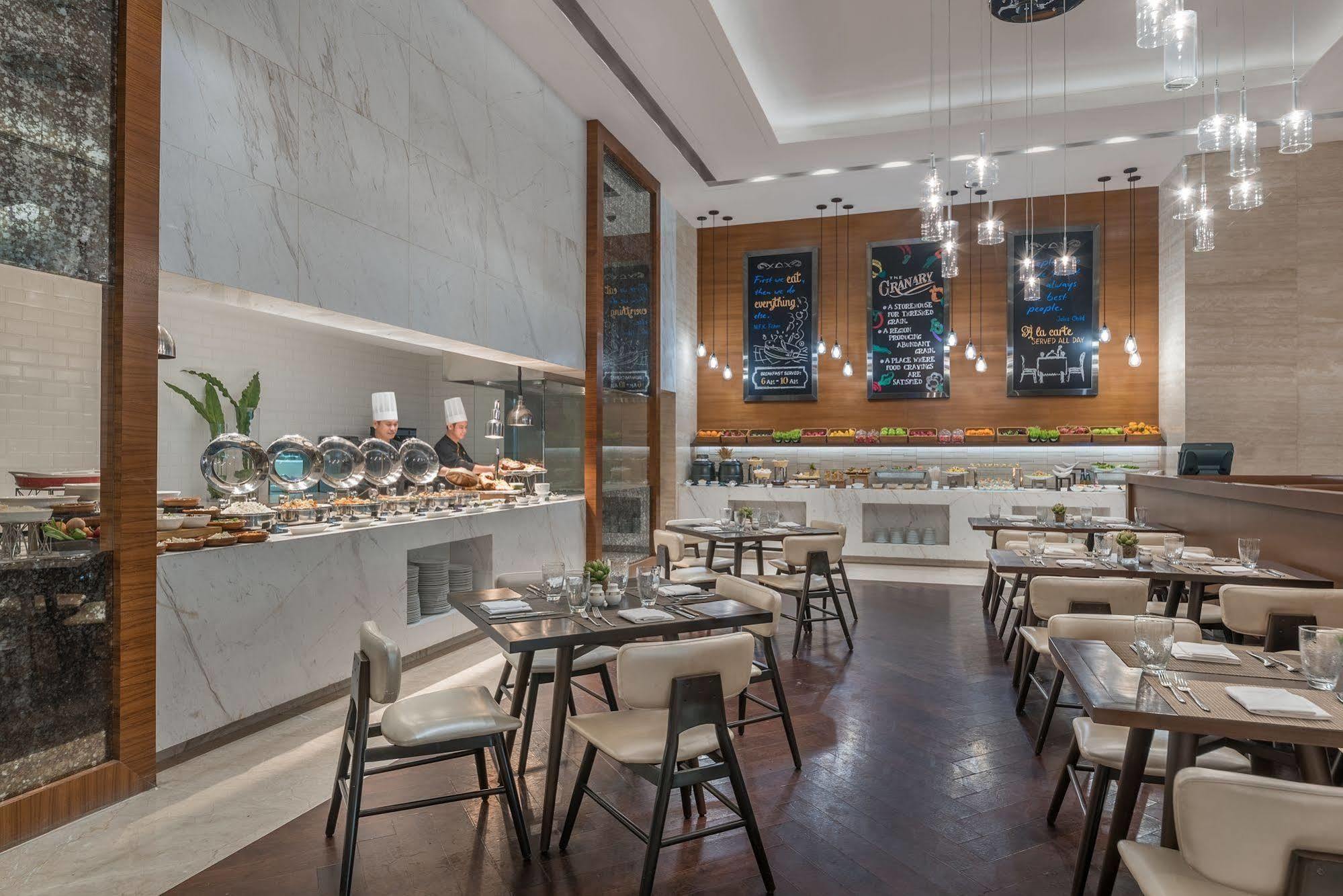 里士满伊洛伊洛酒店 外观 照片